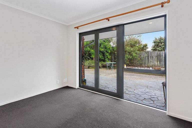 Photo of property in 43 Orlando Crescent, Waimairi Beach, Christchurch, 8083