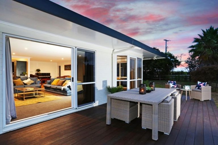 Photo of property in 21 Bush Road, Waiatarua, Auckland, 0604