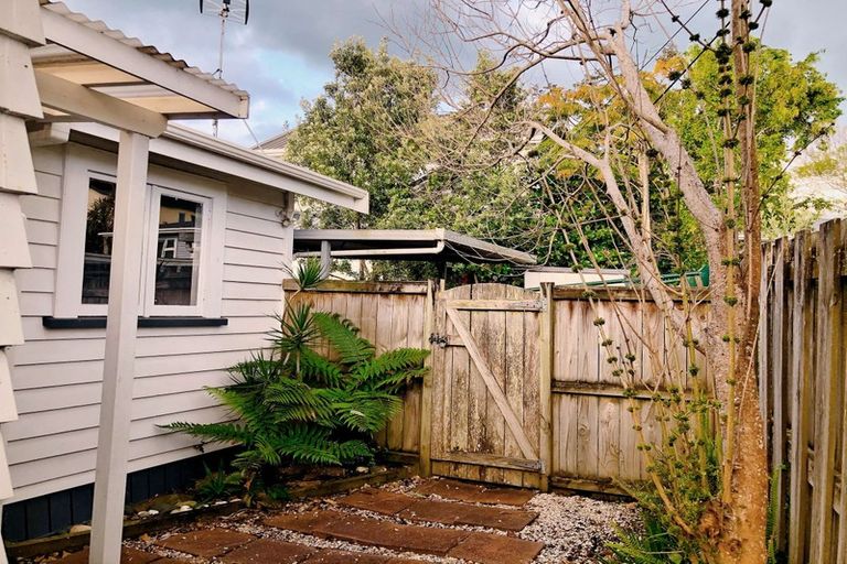 Photo of property in 15a Watea Road, Torbay, Auckland, 0630