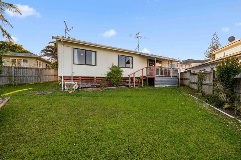 Photo of property in 1/29 Beaubank Road, Kelston, Auckland, 0602