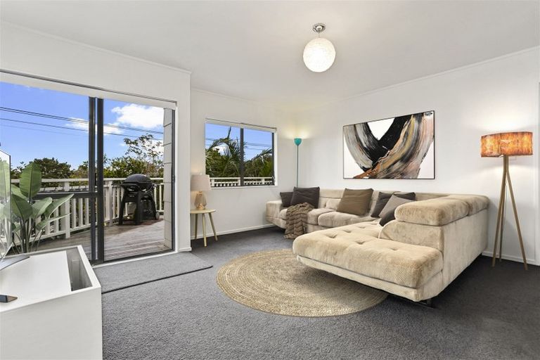 Photo of property in 1/38 Woodside Avenue, Northcote, Auckland, 0627
