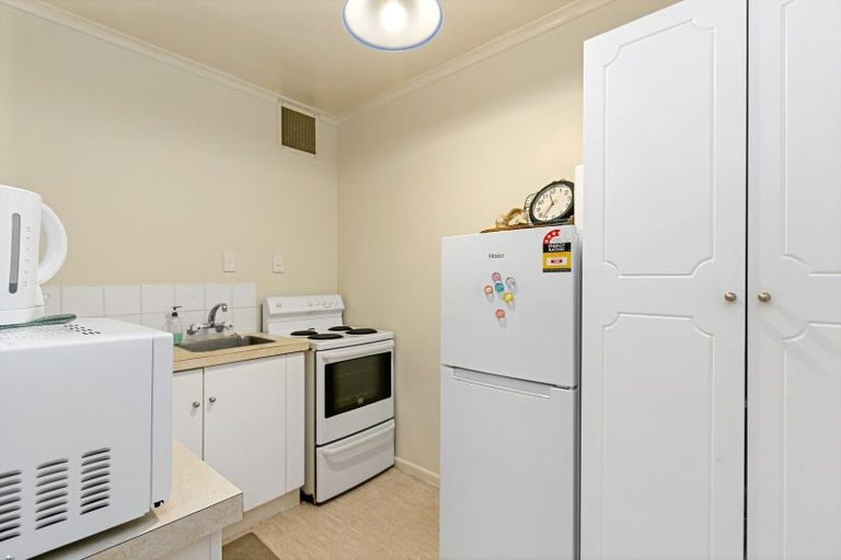 Photo of property in 84 Rolleston Street, Mount Cook, Wellington, 6021