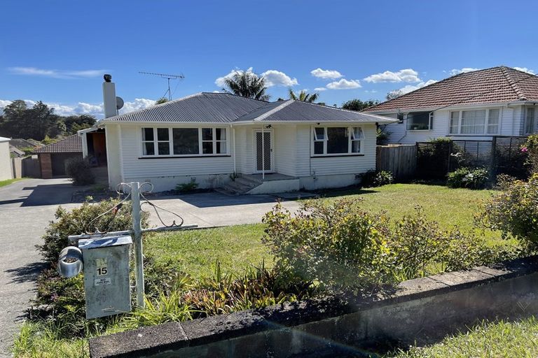 Photo of property in 15 Cliff View Drive, Green Bay, Auckland, 0604