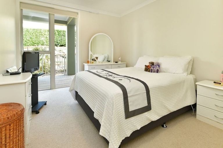 Photo of property in 20 Rewa Rewa Lane, Orewa, 0931