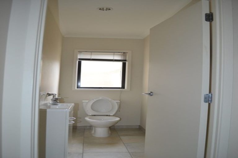 Photo of property in 27 Canyon Drive, Oteha, Auckland, 0632