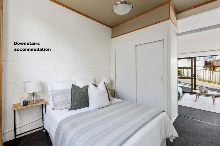 Photo of property in 8a Orewa Heights Crescent, Orewa, 0931