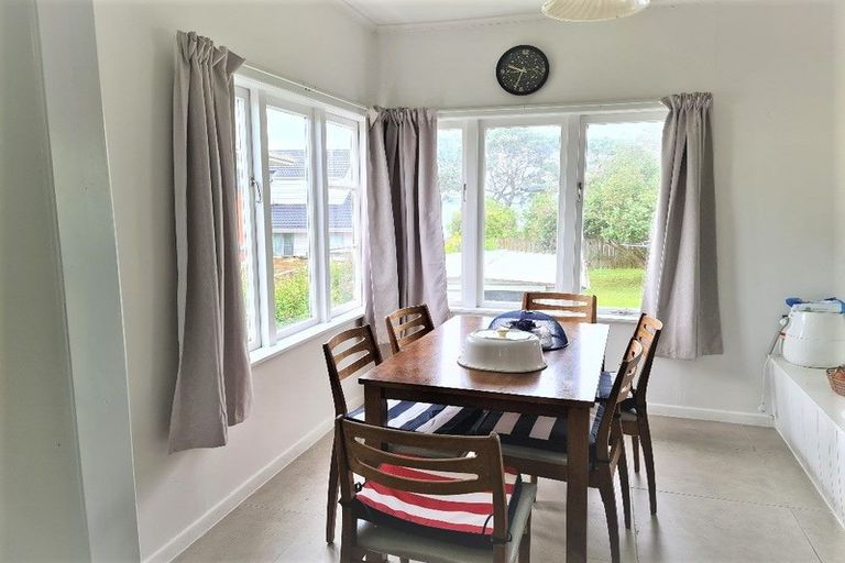 Photo of property in 11 Heath Avenue, Northcote, Auckland, 0627