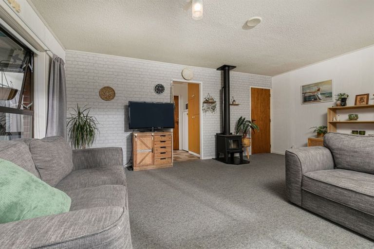 Photo of property in 1/42 Frank Evans Place, Henderson, Auckland, 0610