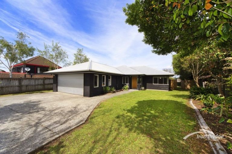 Photo of property in 8 Wilmington Place, Forrest Hill, Auckland, 0620