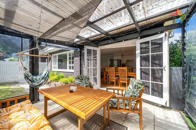 Photo of property in 9 Miro Street, Eastbourne, Lower Hutt, 5013