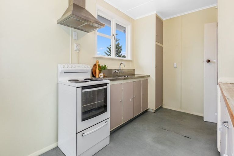 Photo of property in 12 Cornwall Crescent, Cannons Creek, Porirua, 5024