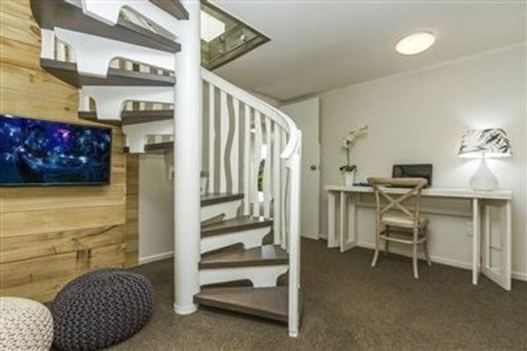 Photo of property in 12 Moore Street, Hillcrest, Auckland, 0627