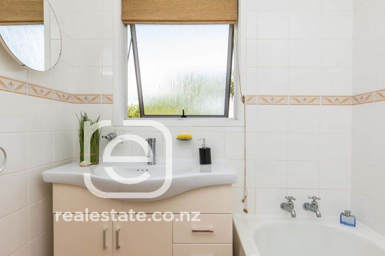 Photo of property in 44 Cardiff Road, Pakuranga, Auckland, 2010