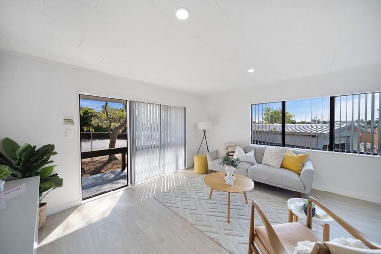 Photo of property in 2/230 Finlayson Avenue, Clendon Park, Auckland, 2103