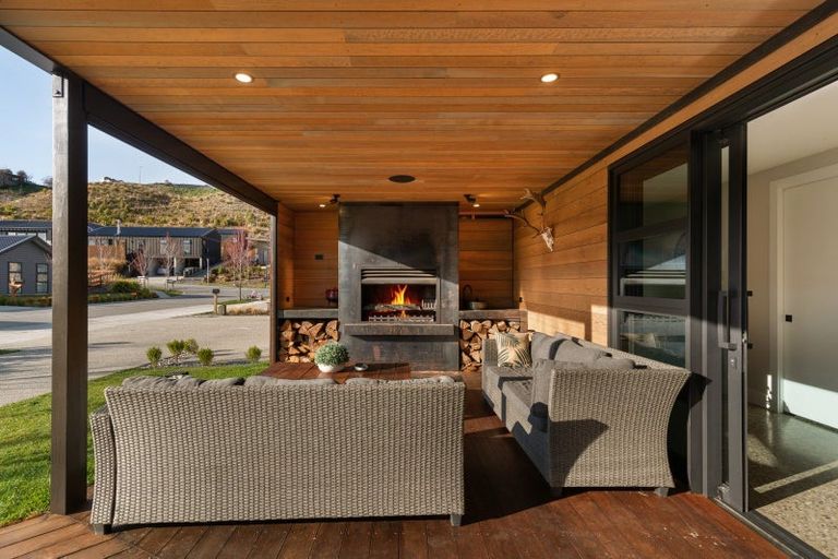 Photo of property in 2 Brodie Avenue, Arrowtown, 9302