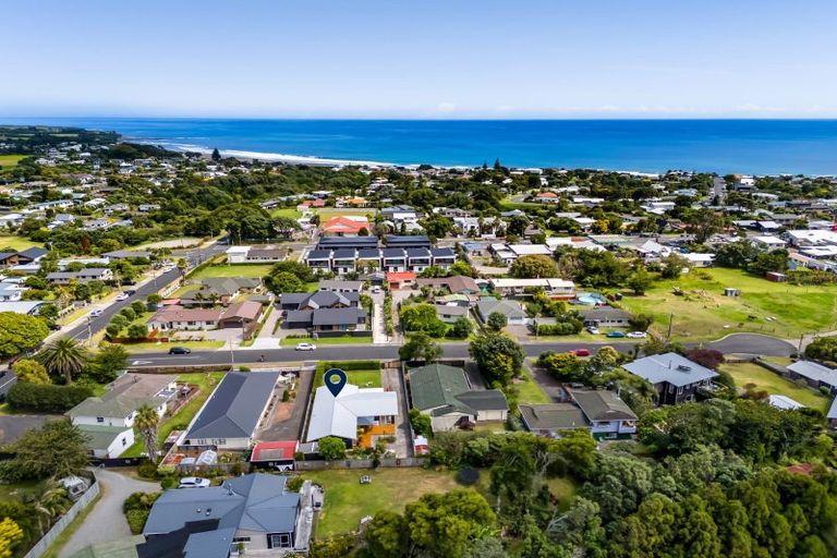 Photo of property in 8 Hussey Street, Oakura, 4314