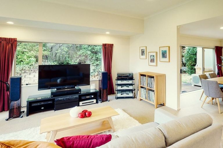 Photo of property in 17 Pendennis Point, Camborne, Porirua, 5026
