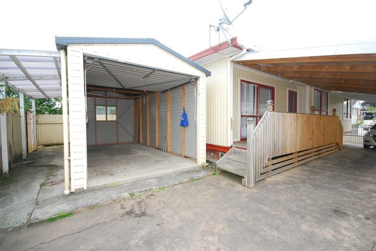 Photo of property in 2 Mcnaughton Avenue, Mangere East, Auckland, 2024