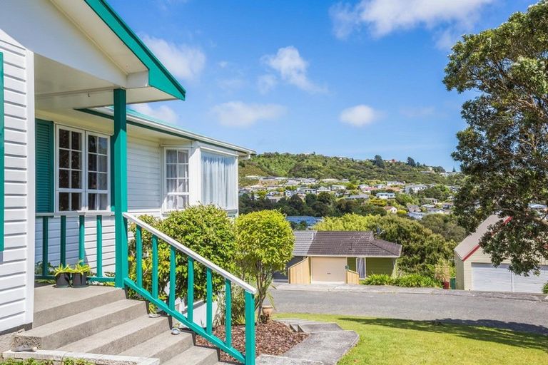 Photo of property in 1 Ensign Lane, Whitby, Porirua, 5024