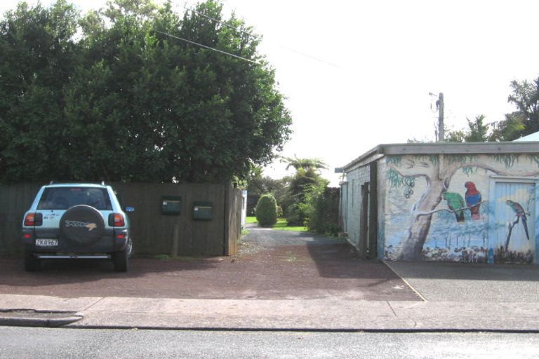 Photo of property in 1/5 Pomaria Road, Henderson, Auckland, 0610