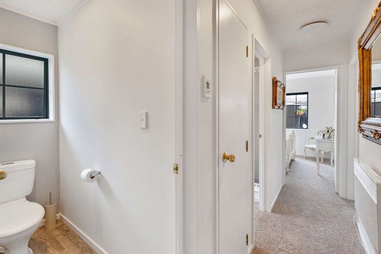 Photo of property in 6 Surrey Lane, Levin, 5510