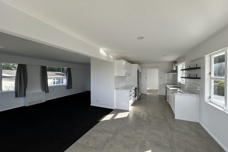 Photo of property in 74 Akaroa Drive, Maupuia, Wellington, 6022