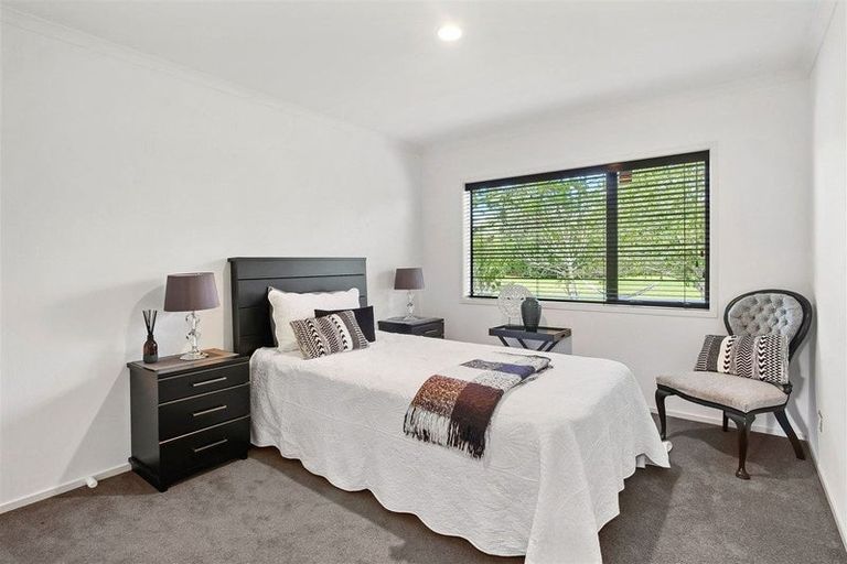 Photo of property in 8 Millbrook Drive, Waiuku, 2683