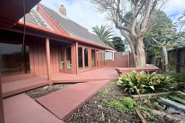Photo of property in 7b The Esplanade, Eastern Beach, Auckland, 2012