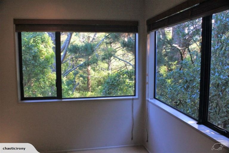 Photo of property in 17 Heathcote Place, Fitzherbert, Palmerston North, 4410