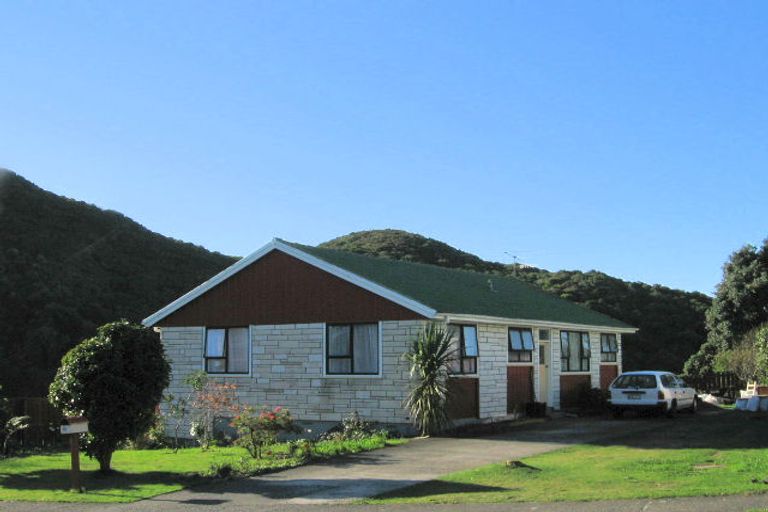 Photo of property in 130 Rangituhi Crescent, Takapuwahia, Porirua, 5022