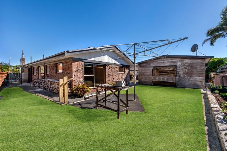 Photo of property in 6 Fielding Crescent, Farm Cove, Auckland, 2012