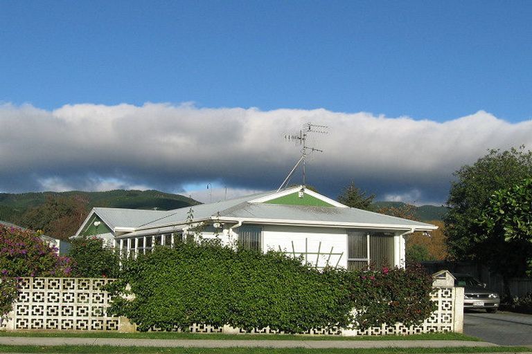 Photo of property in 30 Arawhata Road, Paraparaumu, 5032