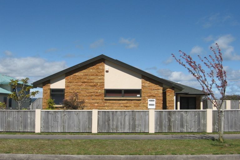 Photo of property in 34 Kinder Street, Acacia Bay, Taupo, 3330