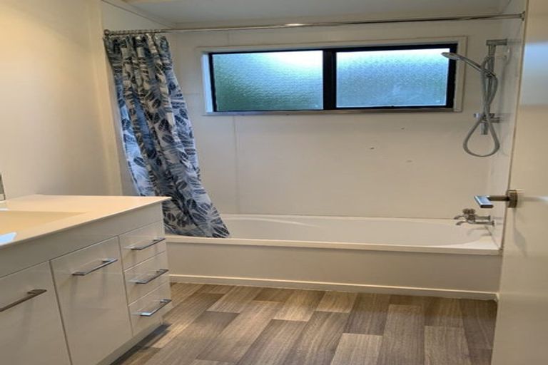 Photo of property in 49a Clayburn Road, Glen Eden, Auckland, 0602