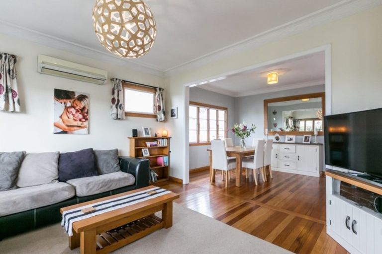 Photo of property in 1111a Heretaunga Street East, Parkvale, Hastings, 4122