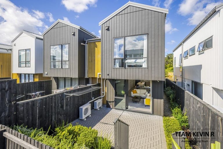 Photo of property in 6 Kapia Road, Westgate, Auckland, 0614