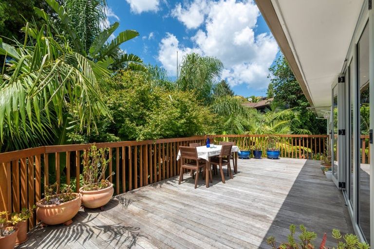 Photo of property in 10 Lyons Avenue, Murrays Bay, Auckland, 0630