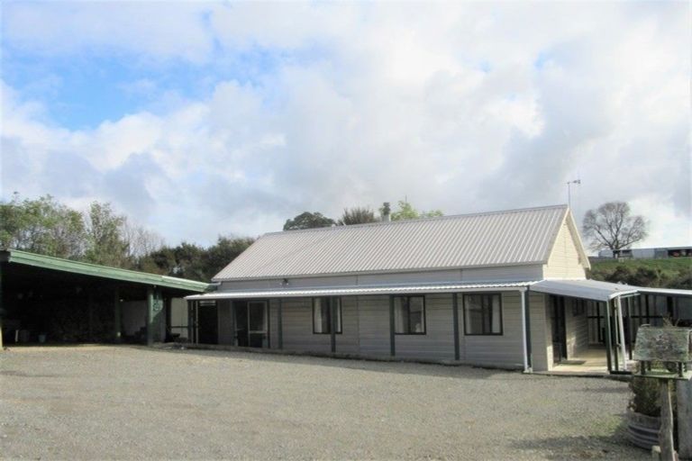 Photo of property in 74 Mangaone Road, Halcombe, Feilding, 4779