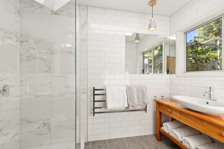 Photo of property in 122 Maida Vale Road, Roseneath, Wellington, 6011