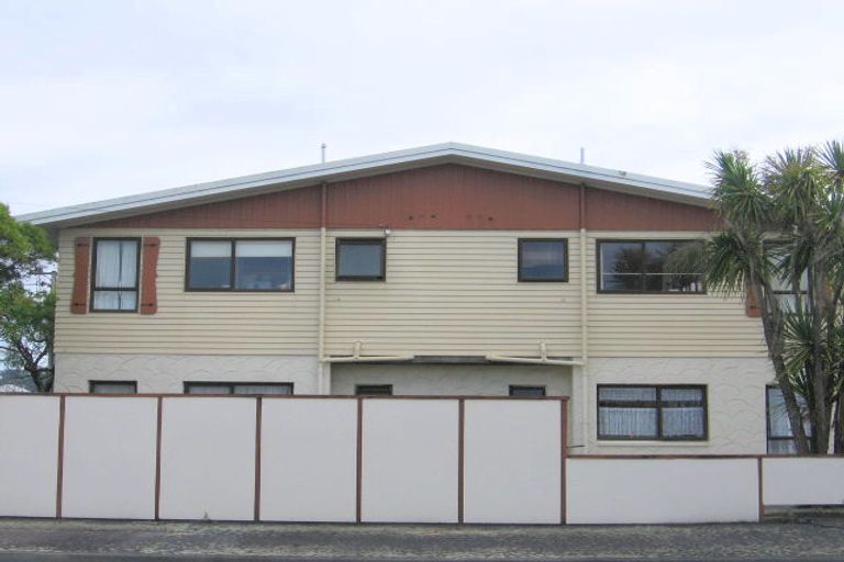 Photo of property in 1 East Grove, Alicetown, Lower Hutt, 5010