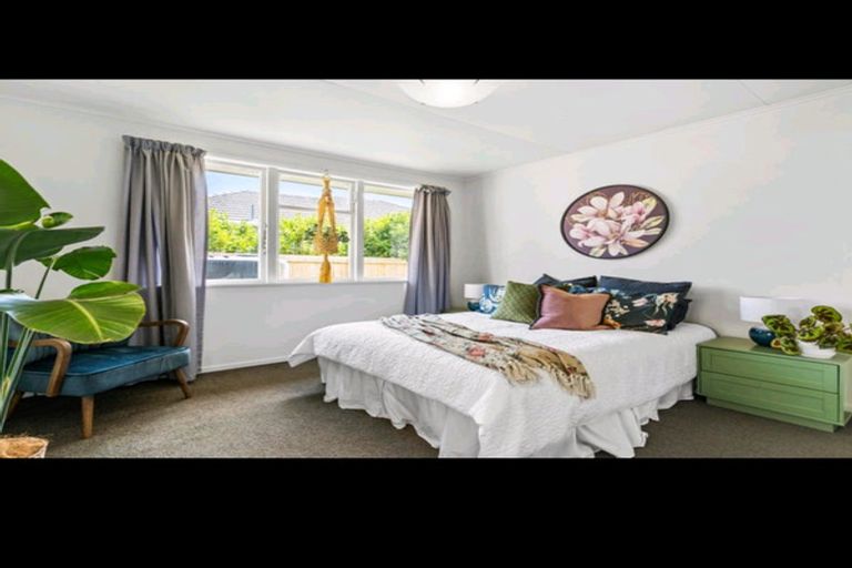 Photo of property in 24 Hayman Place, Beach Haven, Auckland, 0626