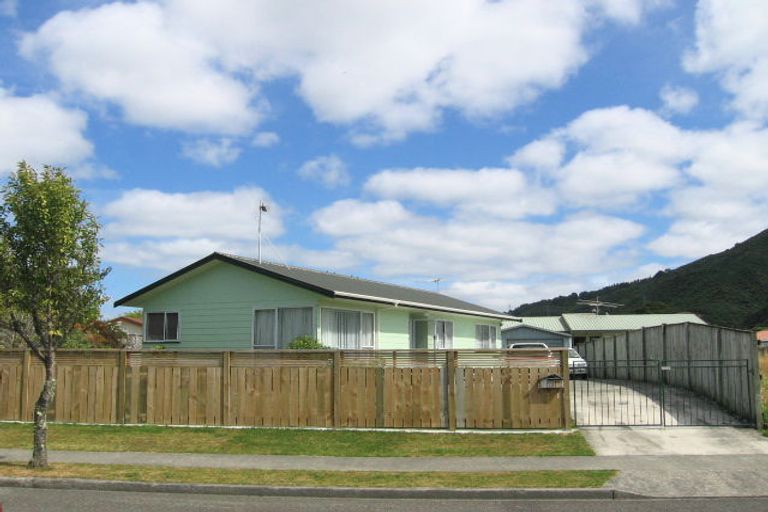 Photo of property in 23 Delaware Grove, Totara Park, Upper Hutt, 5018