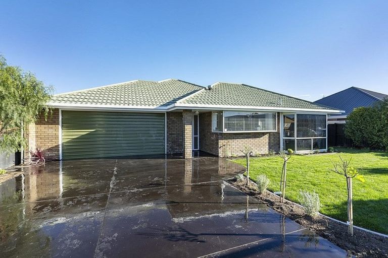 Photo of property in 51 Queenspark Drive, Parklands, Christchurch, 8083