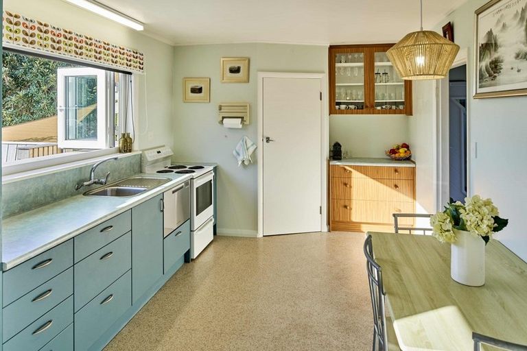 Photo of property in 5 Te Pari Pari Road, Pukerua Bay, 5026