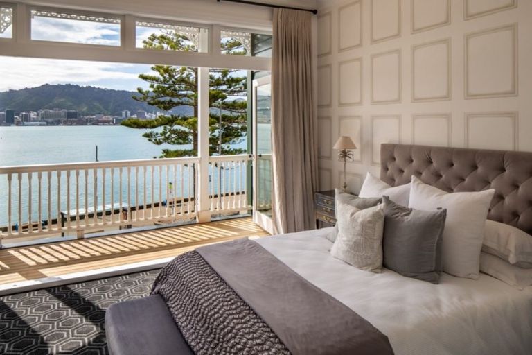 Photo of property in 322 Oriental Parade, Oriental Bay, Wellington, 6011