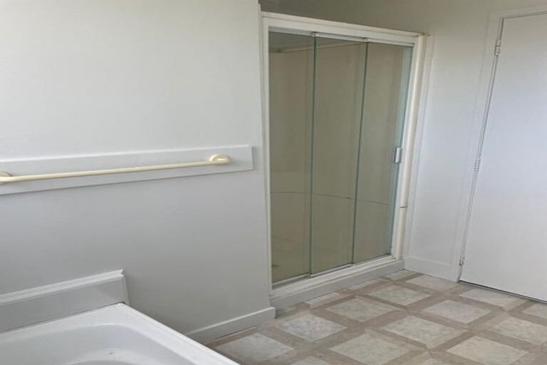 Photo of property in 1/138 Spinella Drive, Bayview, Auckland, 0629