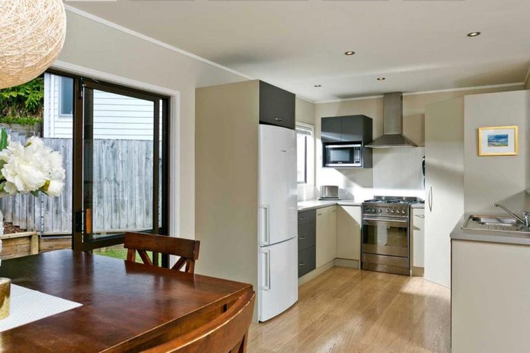 Photo of property in 11 Squirrel Lane, Browns Bay, Auckland, 0630