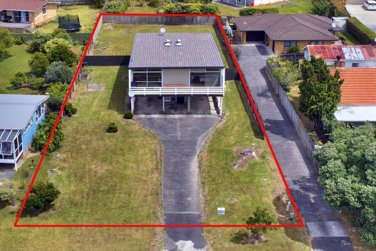 Photo of property in 121 Mcleod Road, Te Atatu South, Auckland, 0610