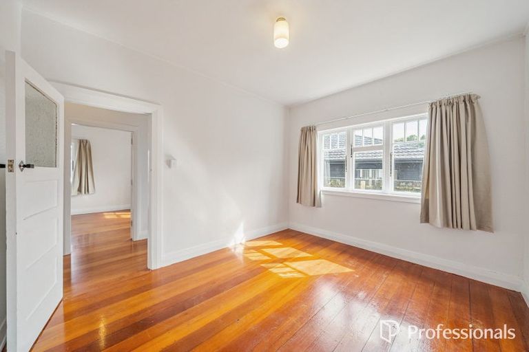 Photo of property in 1-2/6a Pohutukawa Street, Woburn, Lower Hutt, 5010