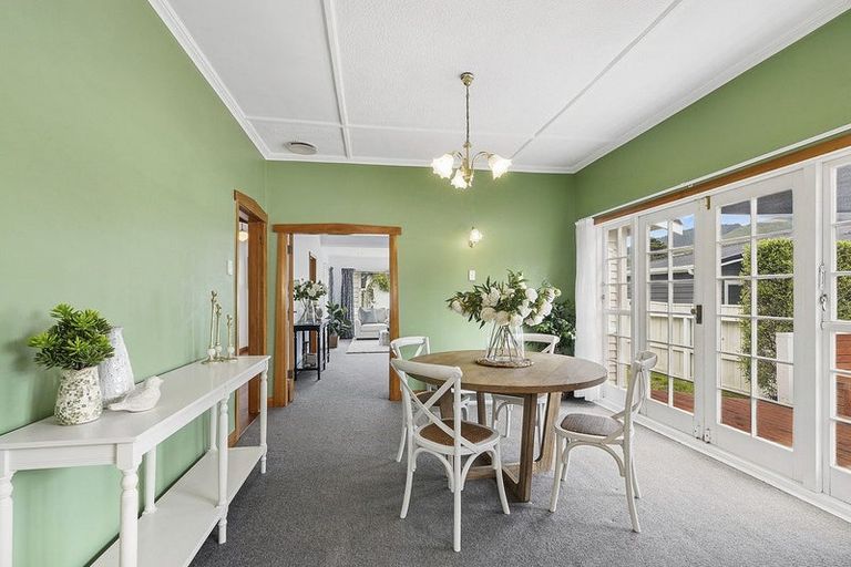 Photo of property in 43a Collins Avenue, Tawa, Wellington, 5028